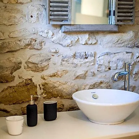 La Maison En Pierre 3*