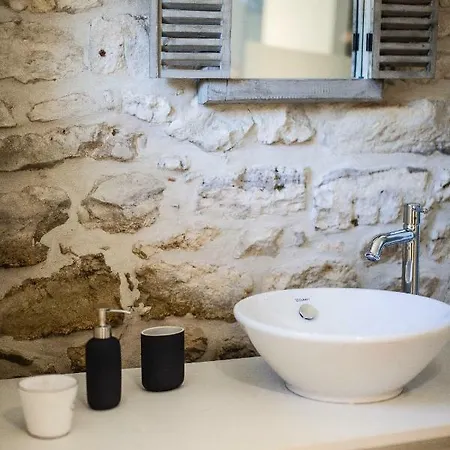 La Maison En Pierre 3*